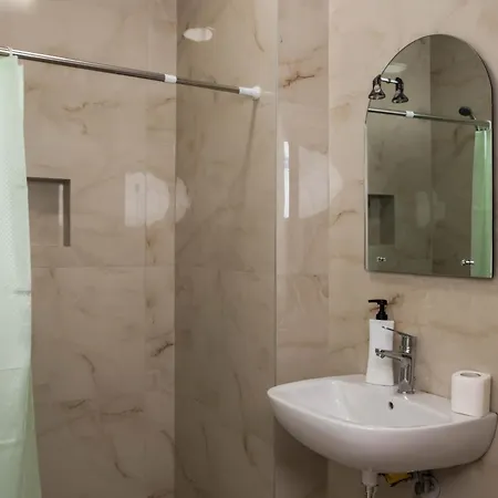 Farmacia 10 Arlis Apartment *
