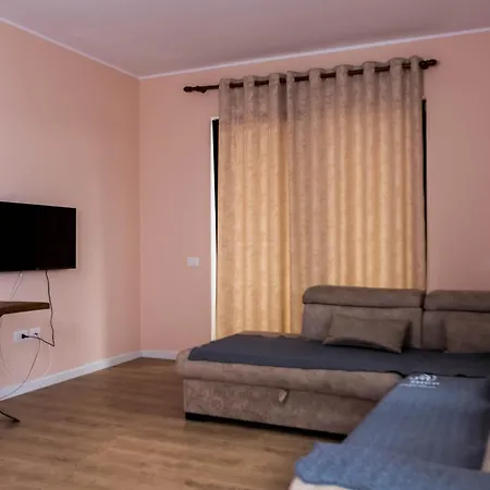 Farmacia 10 Arlis Apartment Babru